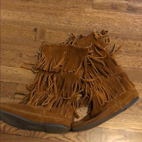 Minnetonka 3- layer suede fringe boot - Picture 1 of 2